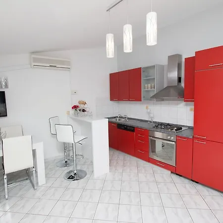 Antonio アパート ピサック